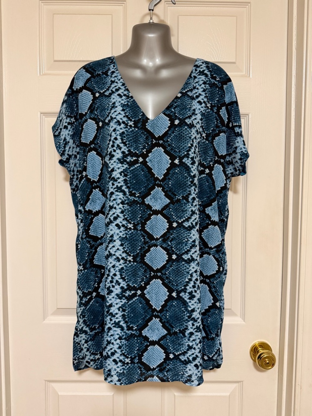 Buddy Love Teal and Black Snake-Print V-Neck Tunic Medium